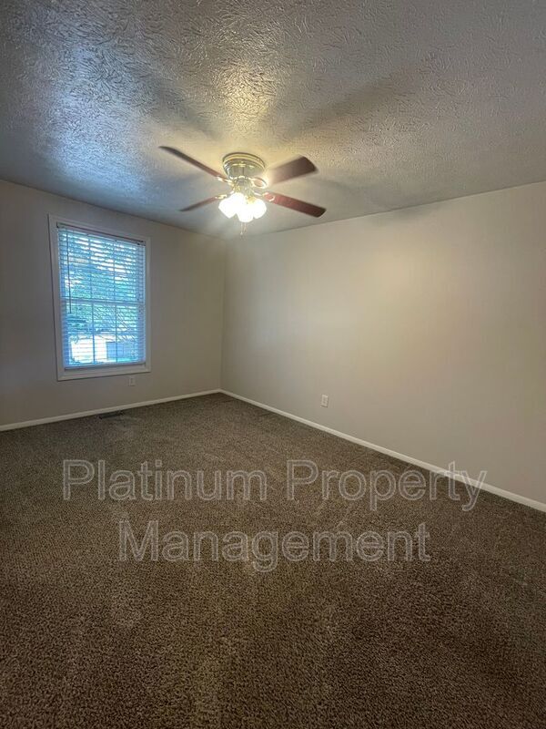 Building Photo - 10500 Worthington Hills Manor