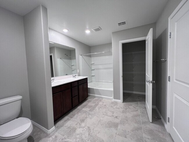 Building Photo - CASA BELLA COMMUNITY 3 BEDROOM 2.5 BATH LO...