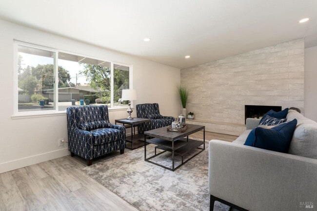 Building Photo - 142 Anita Ct