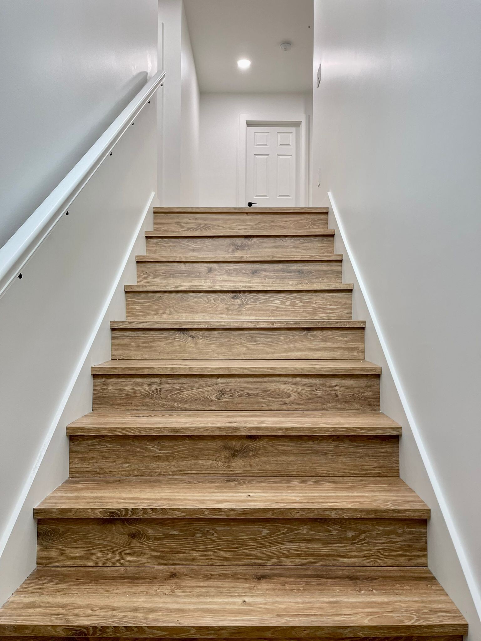 Extra wide stairs - 5020 Maltby Rd