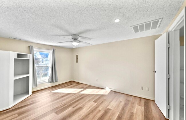 Building Photo - 802 N B St