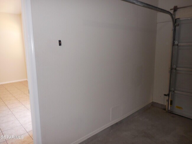 Building Photo - 14741 Calhoun Dr