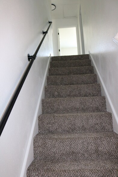 Building Photo - 617 W Moan Pl