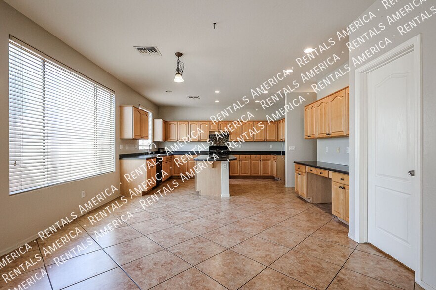 Building Photo - 1155 E Winchester Pl