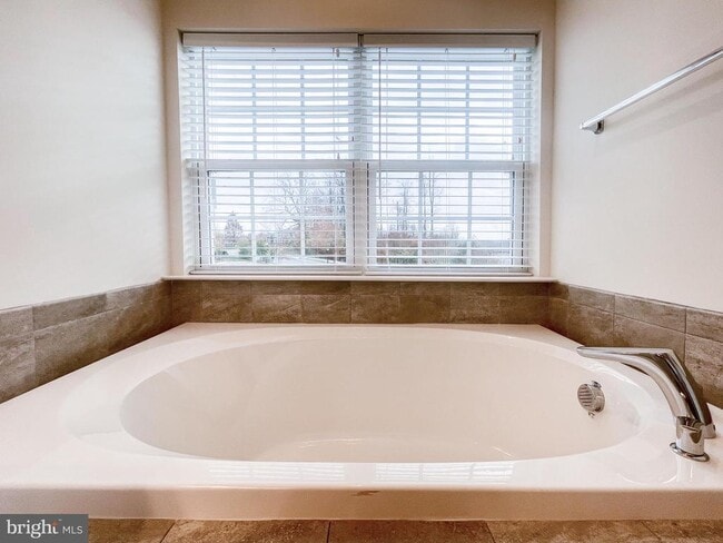 Building Photo - 15501 Newtonmore Ln