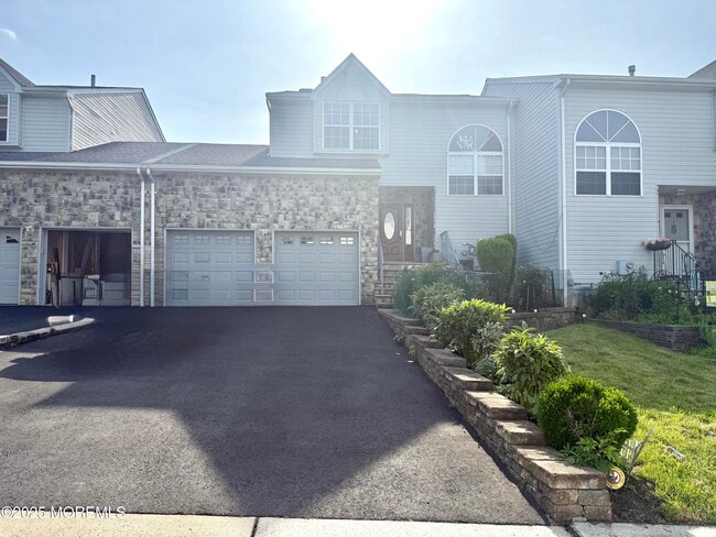 Primary Photo - 28 Skylark Ct