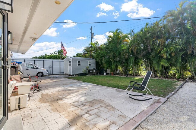 Building Photo - 3010 SW 103rd Ave