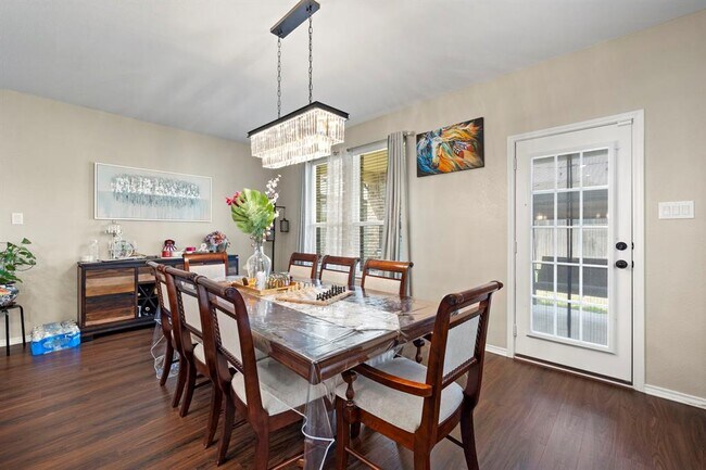 Building Photo - 1601 Sonny Dr