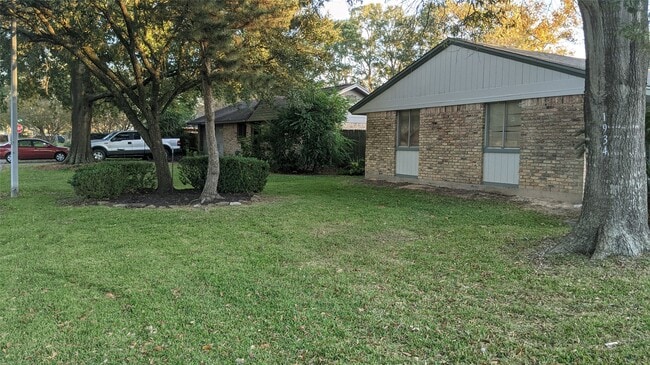 Building Photo - 1934 Huntress Ln
