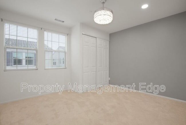 Building Photo - 662 Gemstone Dr