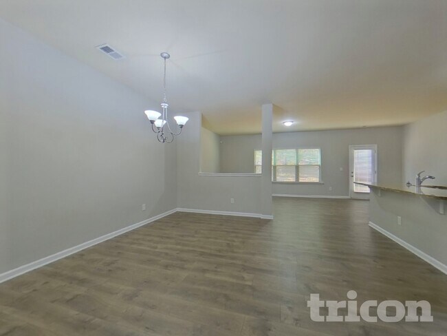 Building Photo - 3303 Lowland Dr