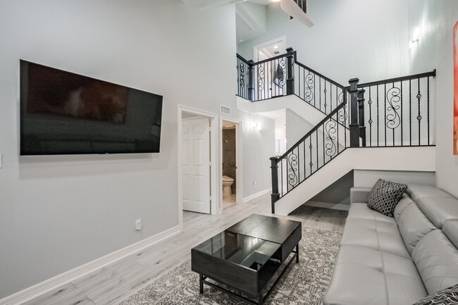 Spacious living room - 11643 Village Place Dr