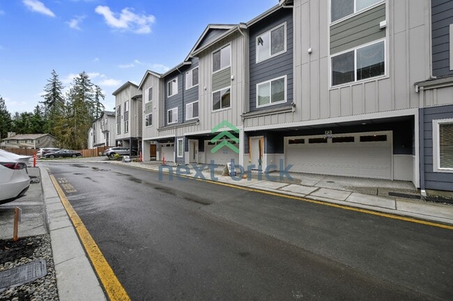 Building Photo - 3 BED & 2.5 BATH TOWNHOUSE FOR RENT