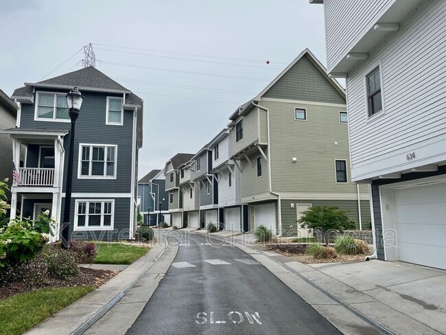 Building Photo - 626 Mariner Way