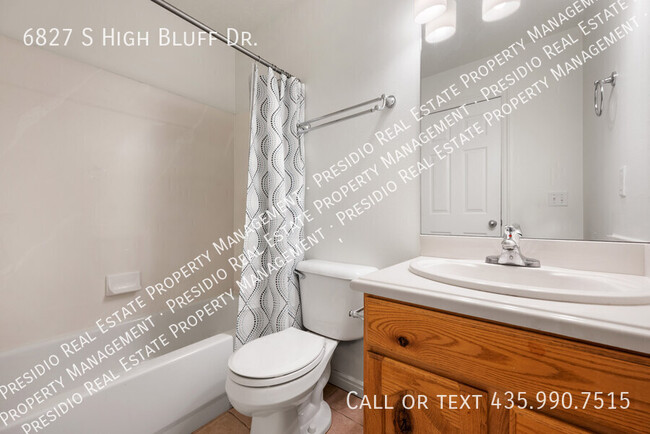 Building Photo - 6827 S High Bluff Dr