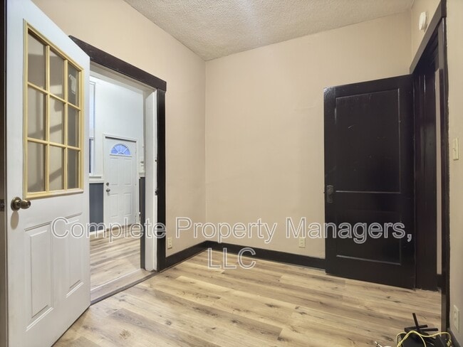 Building Photo - 325 E Washington St