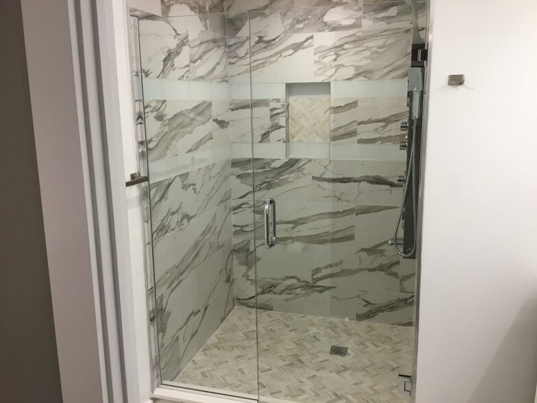 Front bedroom shower - 42 Rockland Drive