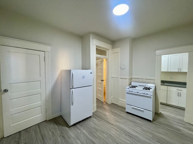 Building Photo - Ground floor Nob Hill 3BR + Office | Avail...