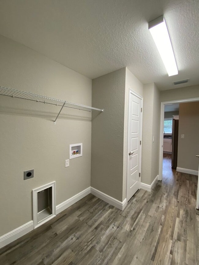 Building Photo - Custom Home - Desirable SE Ocala Neighborh...