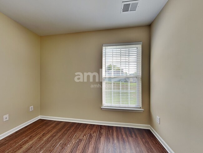 Building Photo - 11016 Treebranch Dr