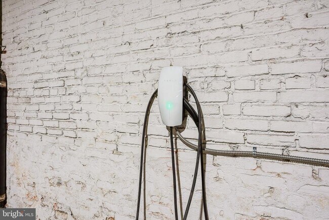 Building Photo - 810 N Hancock St