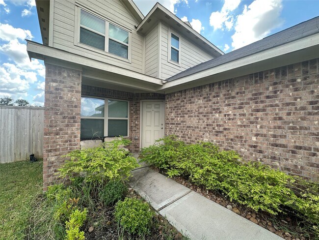 Building Photo - 21042 Longeni Dr
