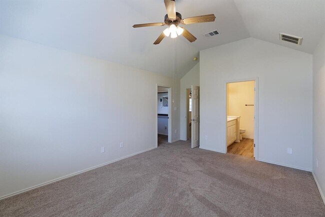 Building Photo - 2632 Century Park Blvd