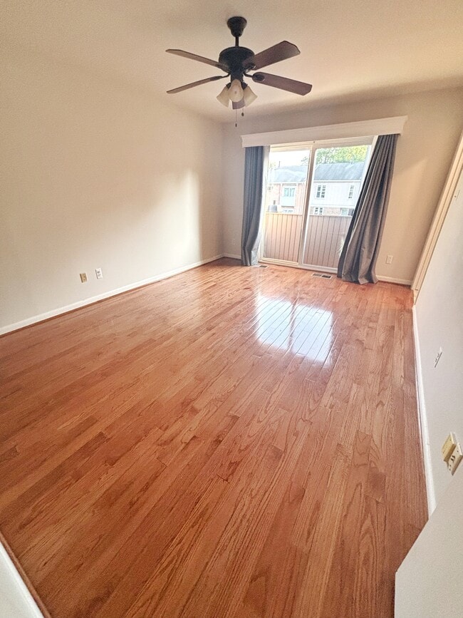 Building Photo - 5107 Cliffhaven Dr