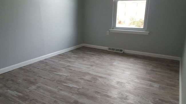 Building Photo - Spacious 3 Bedroom, 1 Bath Townhome in Hav...