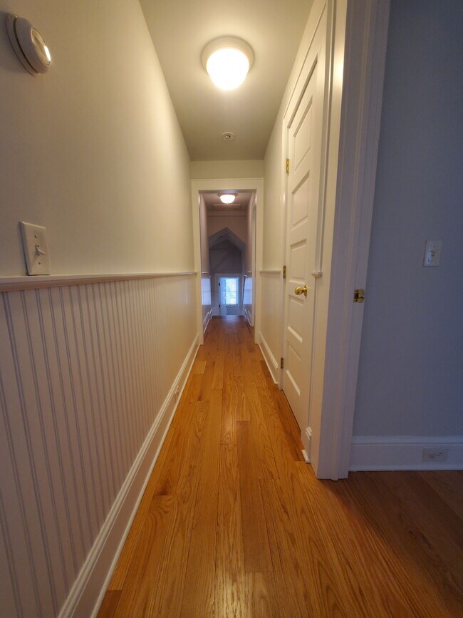 Building Photo - 12 Maplewood Terrace