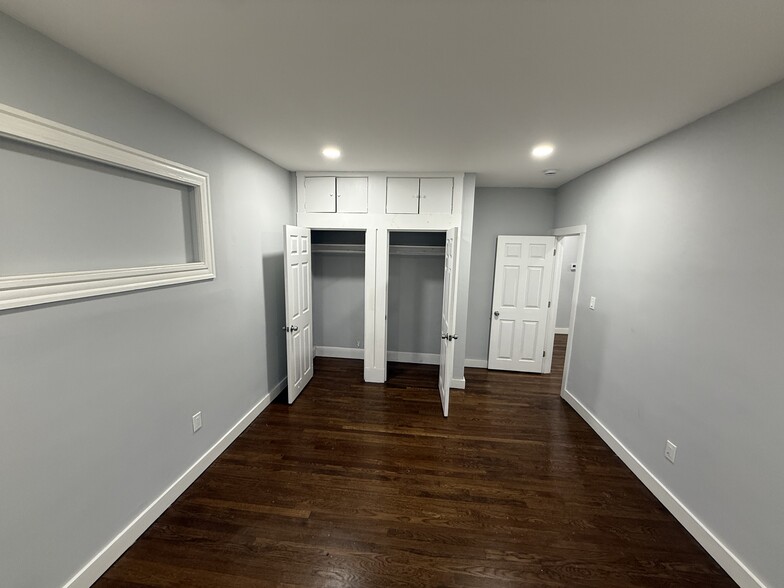 Building Photo - 16 Astoria St