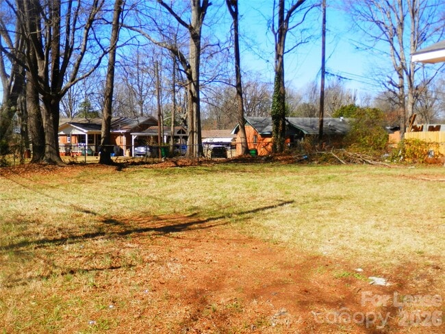 Building Photo - 815 Echo Glen Rd