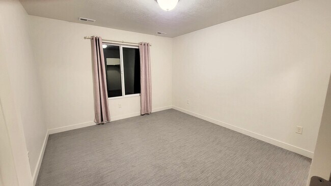 Building Photo - 5655 Island Ridge Dr