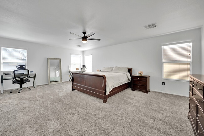 Building Photo - 11142 Romola St