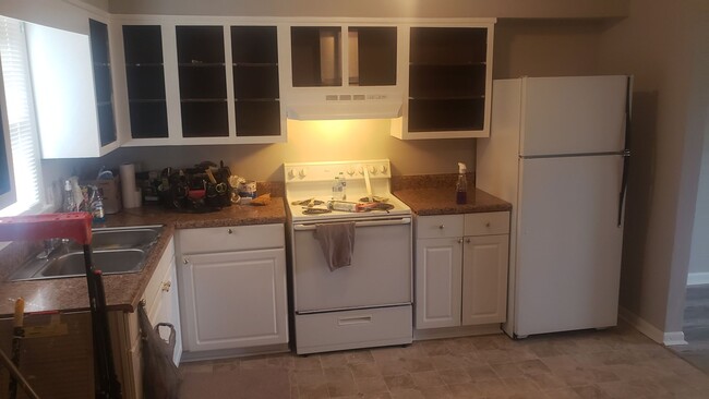 Primary Photo - 2br/1ba, recently updated floors, paint an...