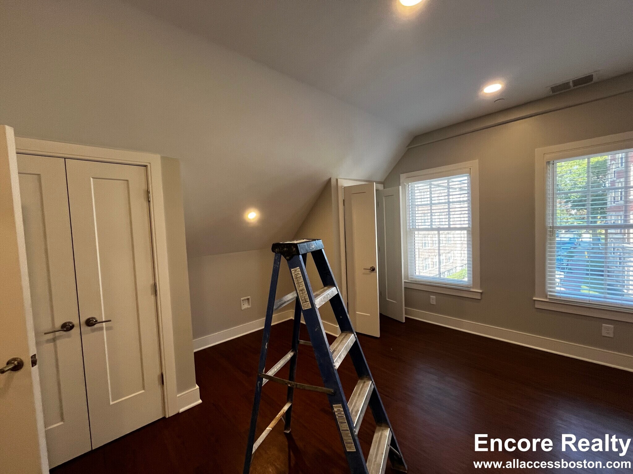 Building Photo - 390 Harvard St