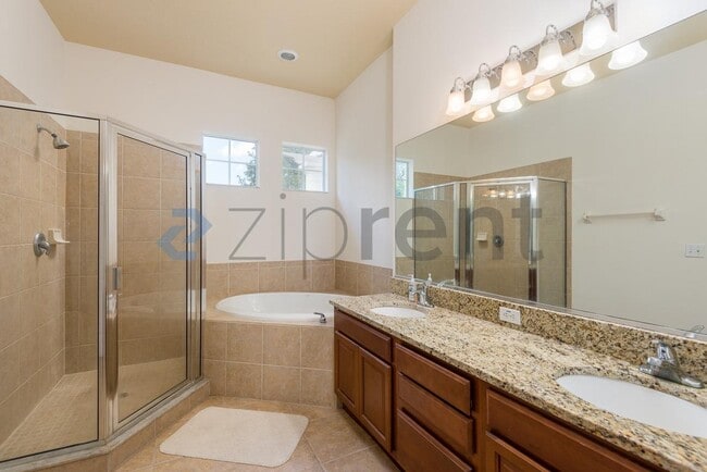 Building Photo - 7569 Tamarind Ave