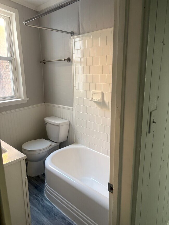 Building Photo - Available Now – Spacious 3-Bedroom Townhome in Baltimore City