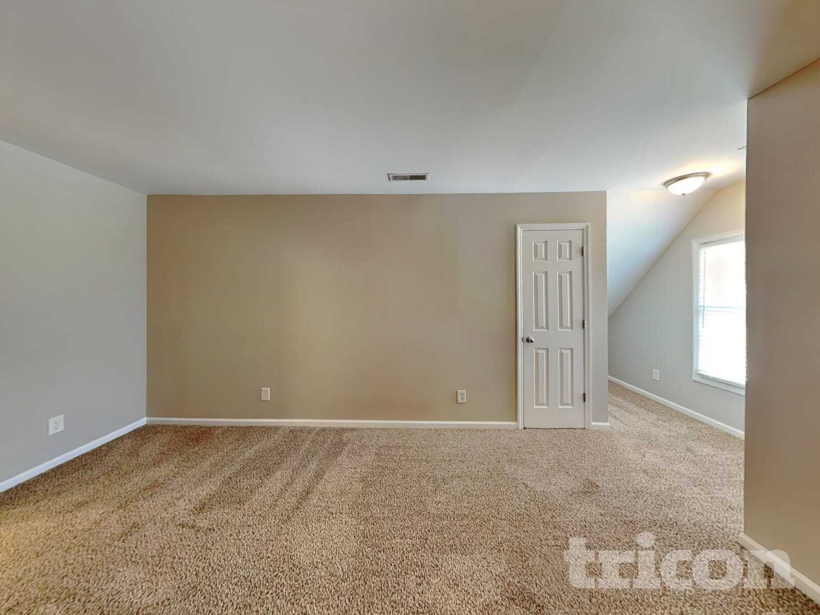 Building Photo - 703 Maple Ct