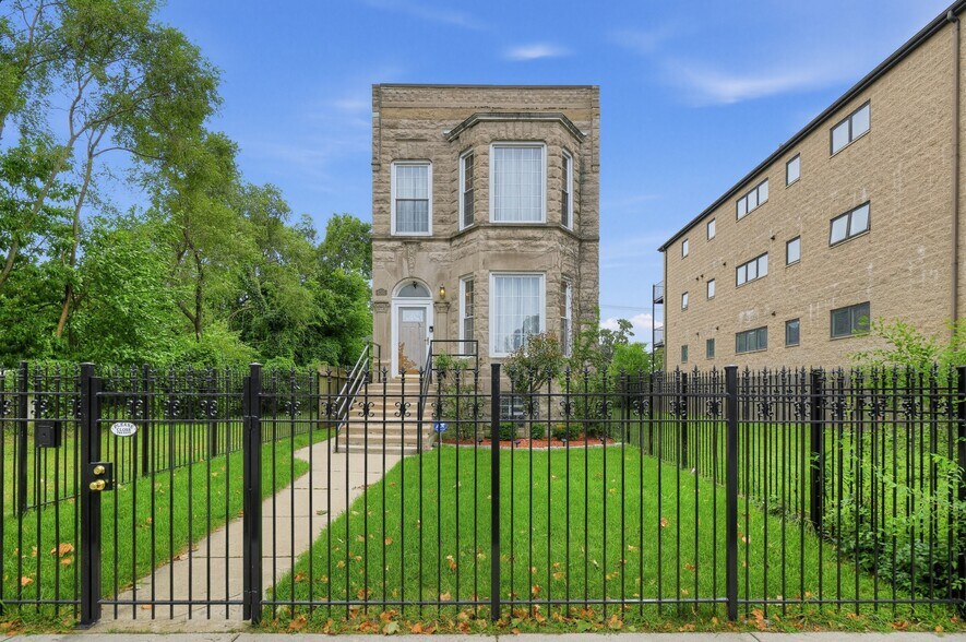 Building Photo - 6330 S Greenwood Ave