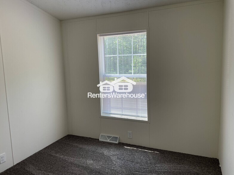 Building Photo - 7012 Lee Rd