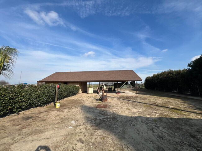 Building Photo - 7828 S Del Rey Ave