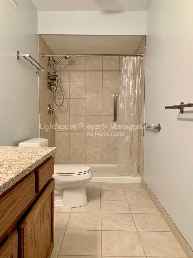 Building Photo - 6691 Boca Vista Dr NE