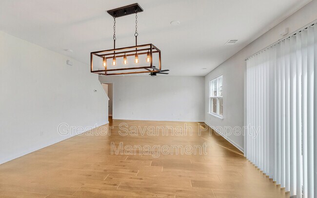 Building Photo - 40 Burnt Oak Rd