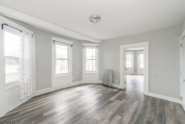 Building Photo - 68 Mill St