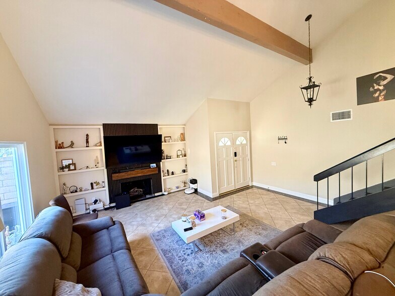 Building Photo - 26431 Via Lara