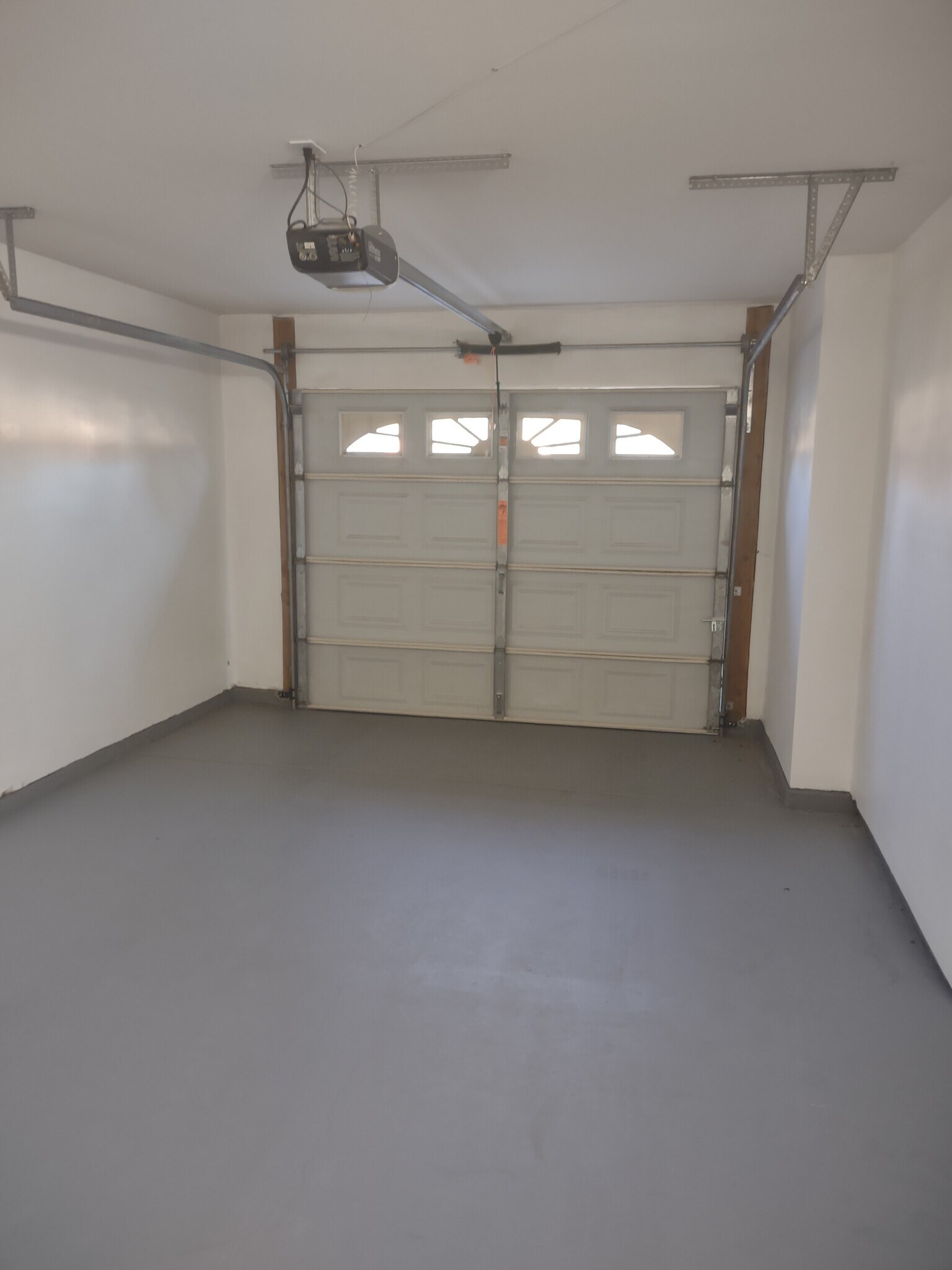 Building Photo - 1061 Mountain View Dr