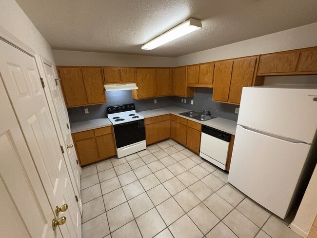 Building Photo - 2807 Edgefield