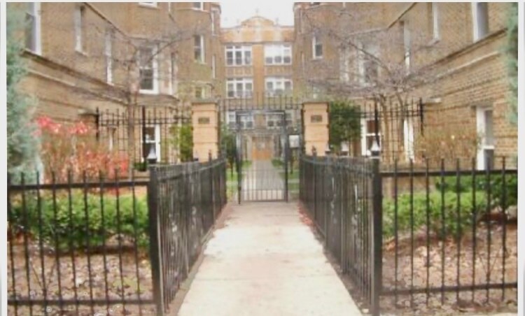 Building Photo - 1622 W Farwell Ave