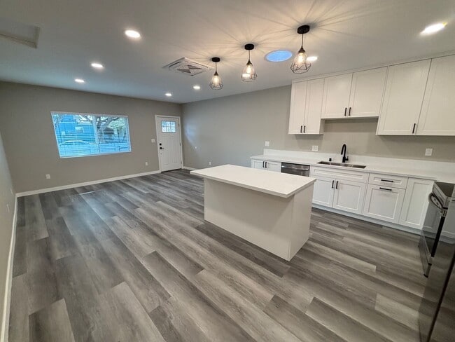 Building Photo - Brand new 2 bedroom home available now in Lakewood
